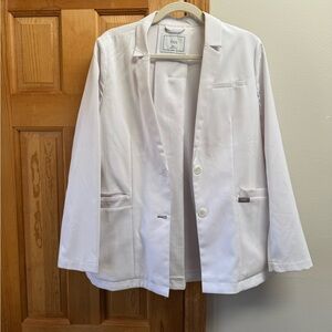 White Women's Figs Bellevue Short Lab Coat
